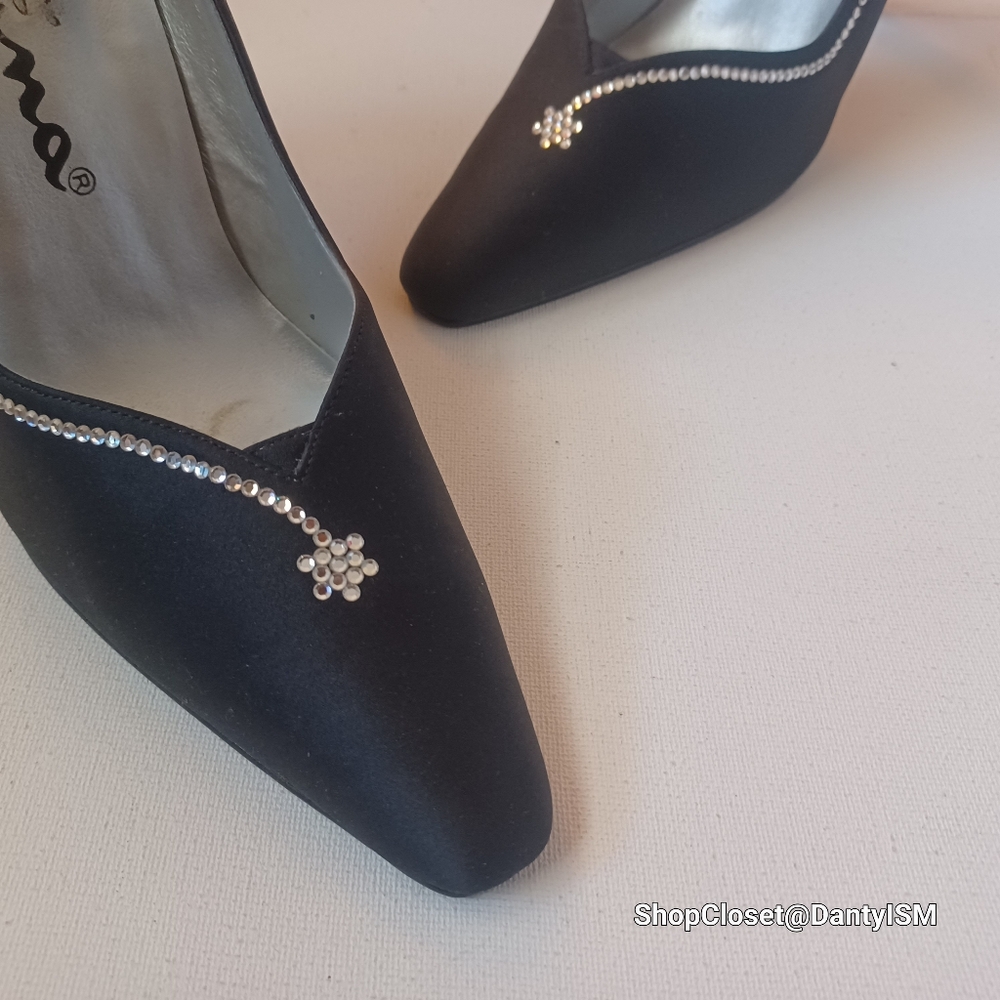 Elegant Black Heels with Rhinestone Detailing - Picture 14 of 16